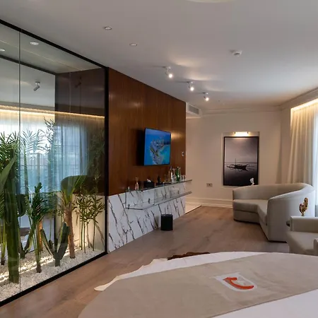 The Collector Boutique 4* Саранда